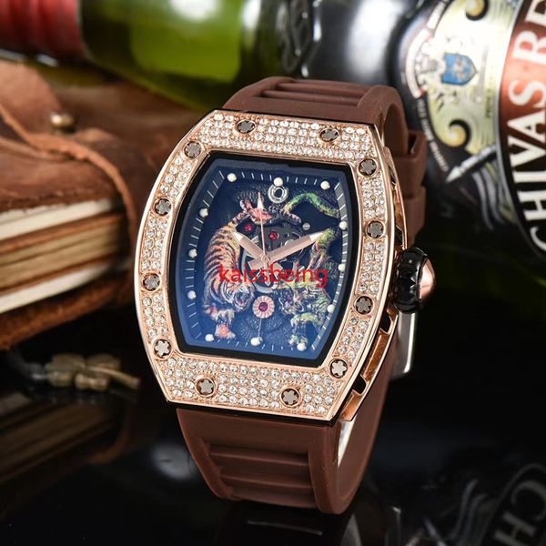 2023 Multifuncional automático de 3 pinos relógio masculino AAA de luxo luminoso Dragon Tiger padrão de diamante Quartzo 147