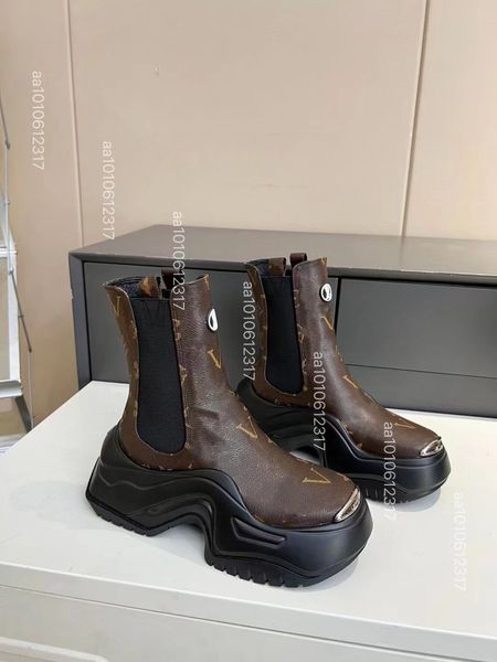2024 Eleganti stivali Martin marroni con tacchi alti tagliati scarpe da ballo con stivali da esterno in pelle a punta tonda per la fabbrica di designer di lusso femminile 35-41