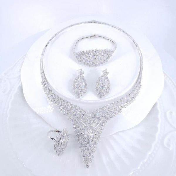 Collana Orecchini Set FASHION Luxury Vintage V Style Crystal CZ Zircone Orecchino Bracciale Anello Matrimonio Banchetto nuziale Dressing Jewelry