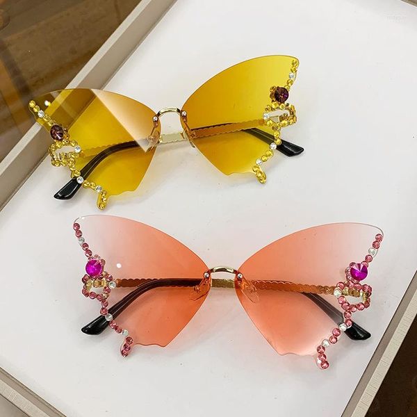 Óculos de sol 2023 em forma de borboleta diamante sem moldura para mulheres na Europa e América moda personalidade exagerada