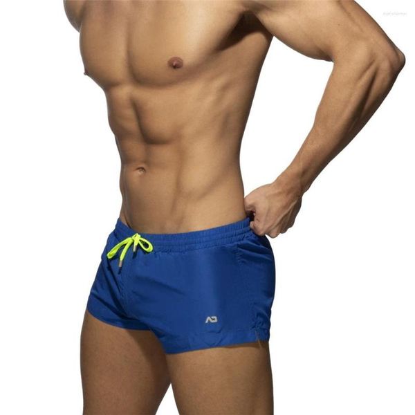 Herren-Bademode, Herren-Badehose, klassische einfarbige Dreipunkt-Schnelltrocknung, niedrige Taille, sexy Strand-Surf-Sport-Shorts