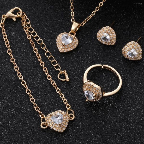Серьги ожерелья устанавливают европейские американские трансграничные медные подарки CZ циркон персик -сердце браслет кольцо женские украшения