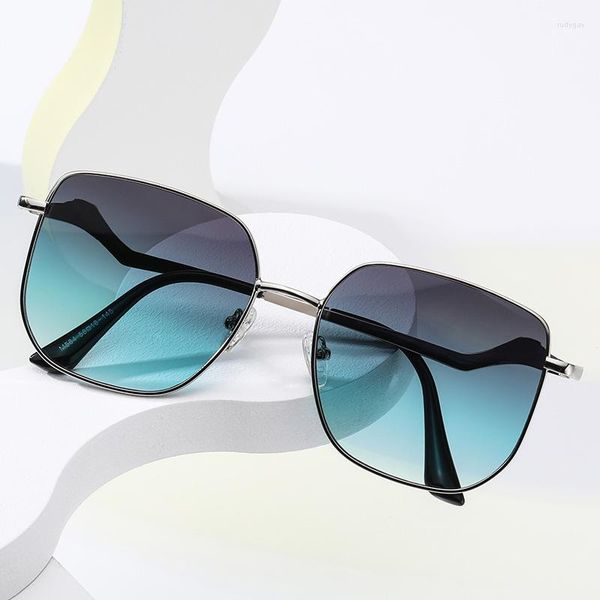 Occhiali da sole Vintage Oversize Square Women Fashion Brand Grey Frame Gradient Sun Glasses Female Elegant Shades UV400