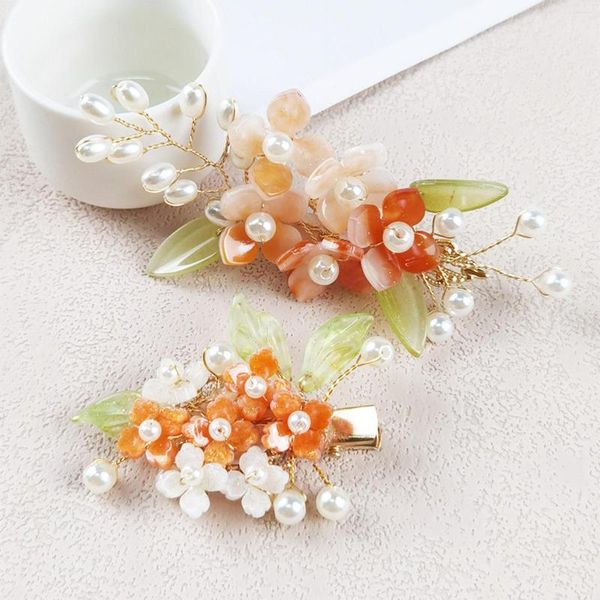 Fermagli per capelli Clip laterale a forcina floreale per le donne Accessori Hanfu cinese Barrette di perle Regali di gioielli per feste in costume da fata