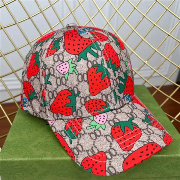 2023 Berretto da baseball Cappelli firmati Berretto da baseball di lusso Disegni di fragole Stile sportivo Viaggi Abbigliamento da corsa Cappello Temperamento Cappellini versatili di alta qualità