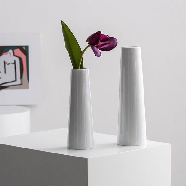 Vasen Weiße nordische einfache Keramikdekoration Vase Tulpe Wohnzimmer Desktop Veranda Blumenarrangement Ornamente Ware