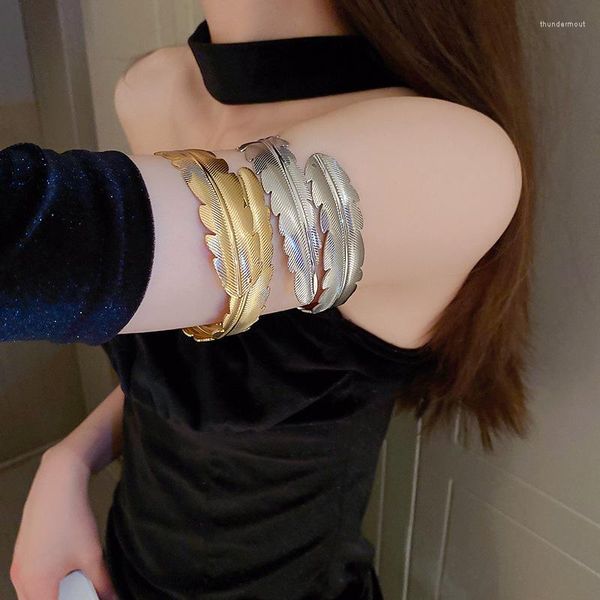 Pulseira de folhas de metal com braçadeira de abertura para mulheres, moda americana, personalidade, acessórios de braço, joias