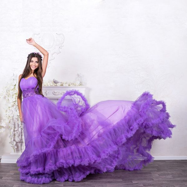 Purple Cloudy A Line Prom Dresses Una spalla Pieghettato Ruffles Train Donne incinte Abito Servizio fotografico Appliques di pizzo Abito fotografico di compleanno a strati