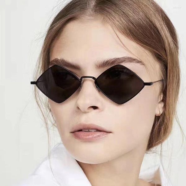 Sonnenbrille 2023 Frauen Vintage Retro Rhombus Stil Ins Modedesign Mädchen Sonnenbrille Trendy Einzigartige Metallrahmen
