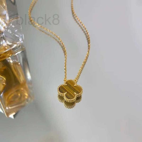 Stränge, Saiten Designer V verdickte Beschichtung 18 Karat Gold Rose vierblättriges Kleeblatt Halskette weiblichen Charme bunte Tigerauge Stein Knochenkette WEUK