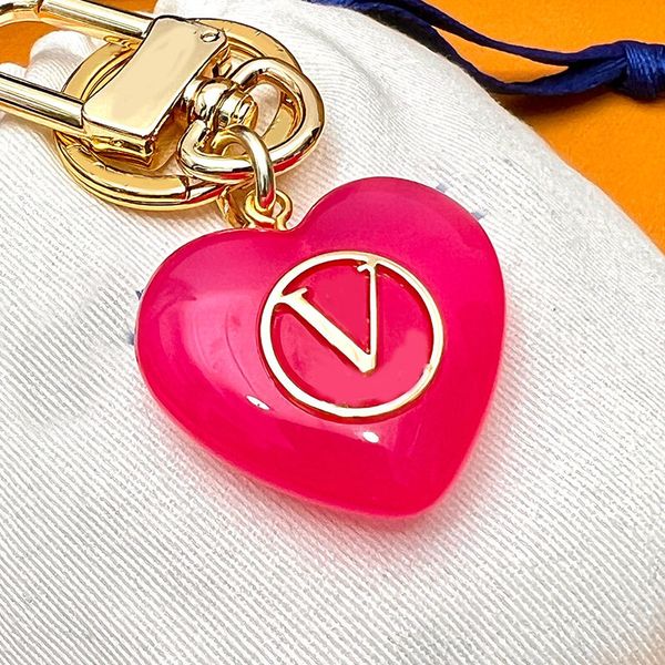 Tasarımcı Keychain Lüks Çanta Cazibesi Kalp Şeklinde Ana Zincir Moda Aşk Alt Altın Anahtar Araba Süsleme Anahtarlıklar 2024 NEW