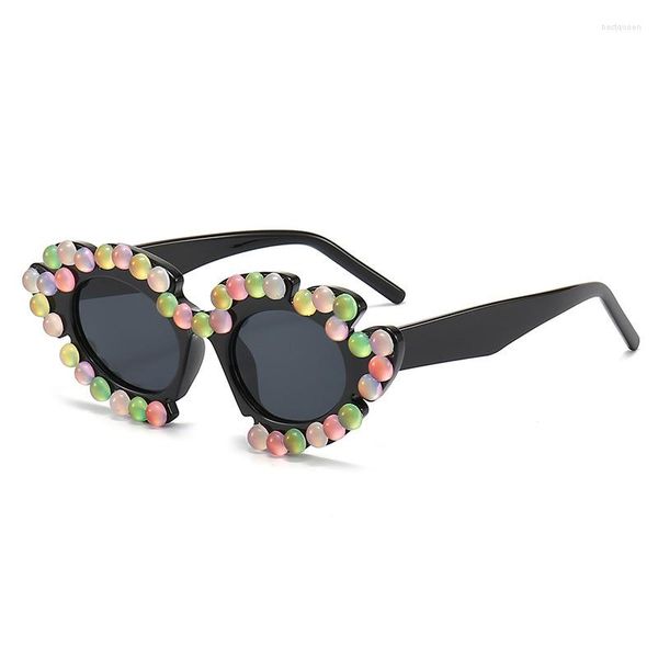 Occhiali da sole 2023 Colorful Daisy Pearl Donna / Uomo Heart Cat Eye Occhiali da sole Party Y2k Bling Eyewear Occhiali da vista UV400