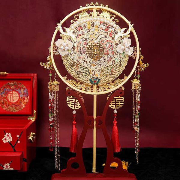 Çin tarzı ürün dekoratif fan klasik klasik geleneksel Çin tarzı gelin el fanı çiçek inci düğün dekorasyonu zarif lüks nakış fan
