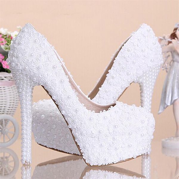 Scarpe da sposa bianche Scarpe da sposa con tacco da 4 pollici Scarpe da damigella d'onore con fiore in pizzo Abbinamento abito da sposa Tacchi alti da sposa254Y