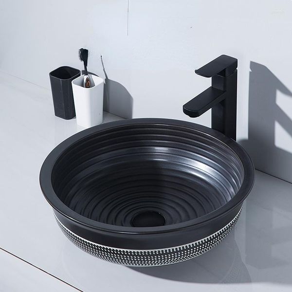 Rubinetti per lavabo da bagno Lavabo da tavolo nero opaco Home Art Wash Piatto a mano singolo creativo Lavabo in ceramica Inter-piattaforma