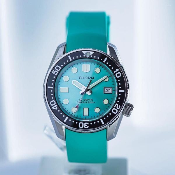 Relógios de pulso THORN Relógio de mergulho masculino Mostrador azul Vidro de safira Japão NH35 Movimento automático 200m à prova d'água Super verde Lume Pulseira de borracha