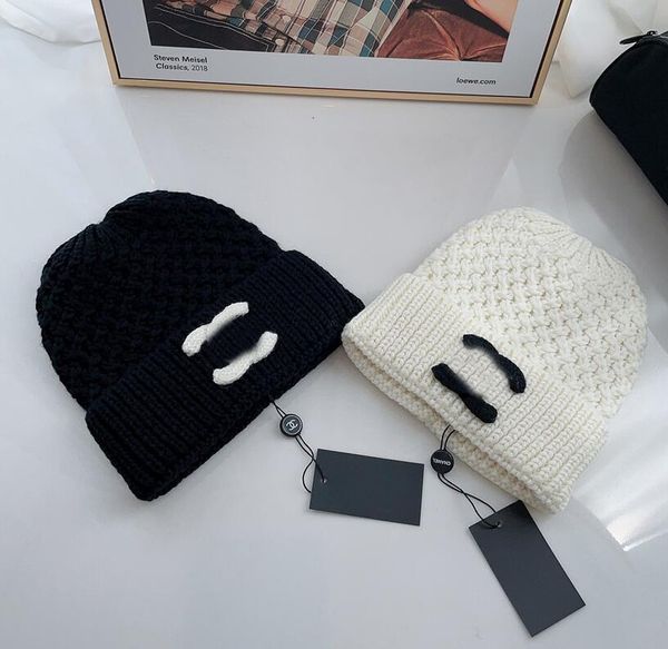 Caps Beanie/Kafatası Kapakları Şık Tasarımcı Marka Çift Mektup Ananas Şerit Nakış Lüks UNISEX Sonbahar Kış Siyah Yün Örgü