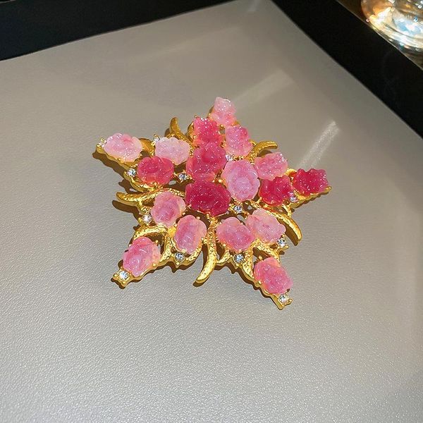 Spille Vintage Royal Grande fiore rosa Spilla a forma di stella Temperamento in resina di lusso Spilla da donna Spilla Stelle Accessori Donna