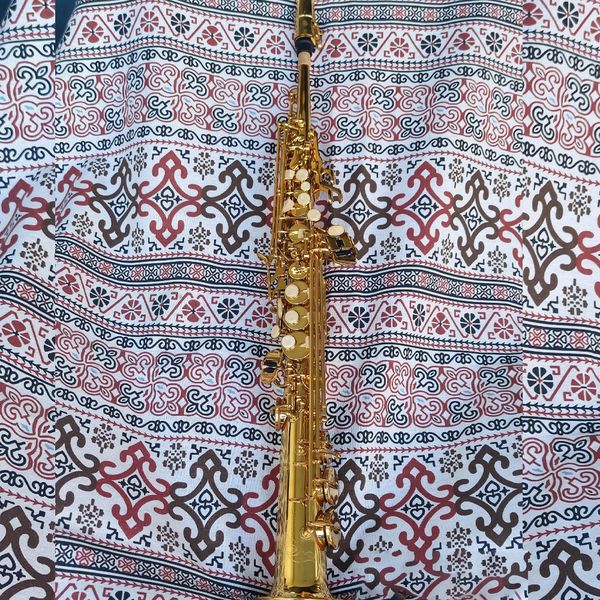 Professionelles BB-gestimmtes Sopran-Saxophon mit geradem Rohr, lackiertes Goldmessing-Gravurmuster. Hergestellt in französischer Handwerkskunst, Jazzinstrument