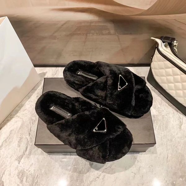 New womans fur Pantofole fuzzy sandales triangolo mens indoor slides luxury Designer Slipper birichino Winter taz Sandalo casual orsacchiotto piatto all'aperto Casa di scarpe Slide