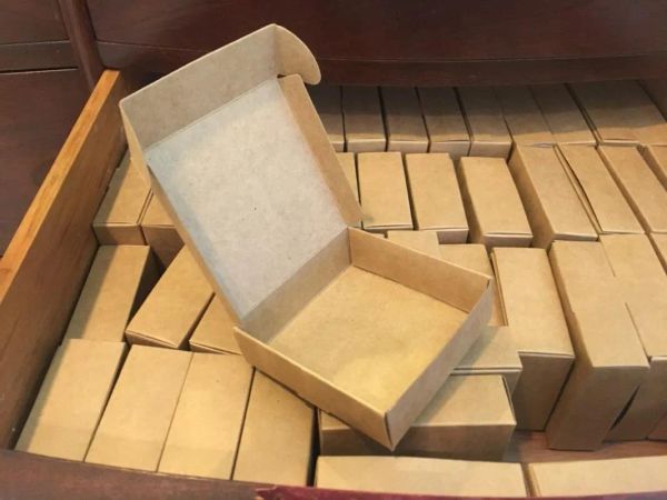 Caixa de embalagem de presente de papel kraft natural, caixa de artesanato pequena, papel kraft dobrável, caixa de papelão de papel de sabão artesanal marrom