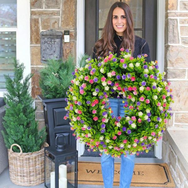 Simulação de guirlanda de flores decorativas primavera e verão cheia de fazenda porta dos namorados inverno ao ar livre