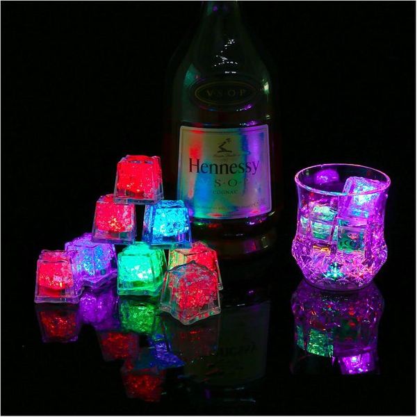 Decorazione per feste Led Cubetti di ghiaccio Bar Flash che cambia Cubo di cristallo Accensione attivata dall'acqua 7 colori per matrimonio romantico Regalo di Natale Kd1 Dro Dhrd6