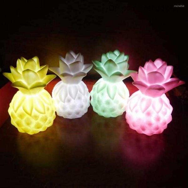 Lampade Sfumature Luci notturne Novità LED Light Apple Pineapple Nightlight Lampada da scrivania portatile Comodino in silicone Baby Kid Regalo creativo Decorazioni per la camera da letto Z230805