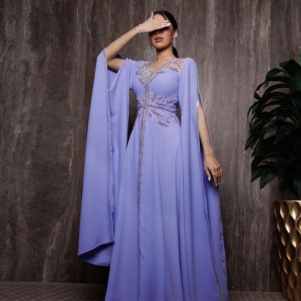 Elegante abito da sera arabo Dubai con perline con scollo a V Illusion Abito formale con maniche spaccate Abito da sera da donna in cristallo satinato