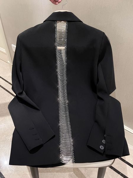 Abiti da donna Blazer Fashion Back Scava fuori Perline lucide Blazer a catena Cappotto Cappotto Donna Taglio con intaglio Manica lunga Singolo bottone Giacca nera 230804