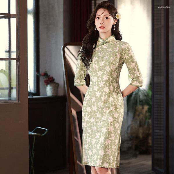 Abbigliamento etnico Sexy Mezza manica Foglie Ricamo Pizzo verde Donna cinese Cheongsam Elegante collo alla coreana Abiti Qipao in chiffon