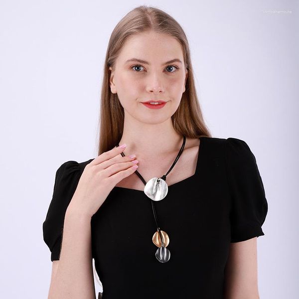 Collane con ciondolo Amorcome Trendy Triple Three Colors Round Metal For Women Black Leather Rope Collana a forma di Y Gioielli regalo