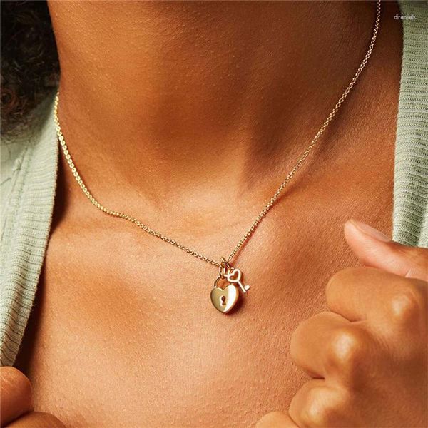 Collane con ciondolo Moda Collana con serratura a chiave a forma di cuore Accessori per catena di colore argento oro da donna affascinante Regalo di gioielli per feste romantiche