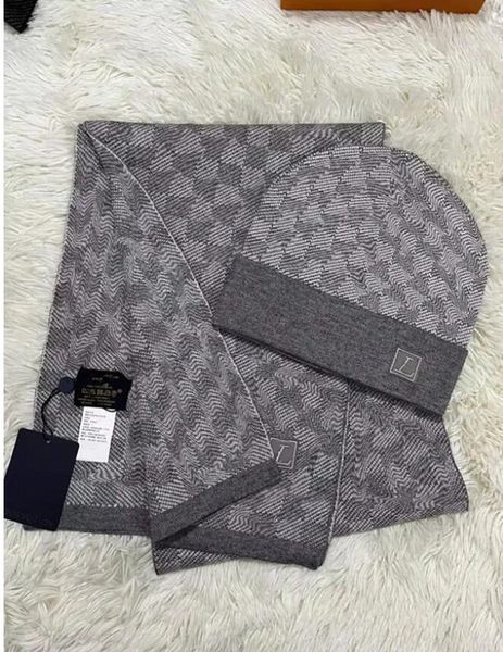 2024 Disegni di moda di alta qualità Beanie Hat Sciarpa Set Femmes Scadroet Set Hiver chaud Chapeauxet foulard Chapeau de bonnet pour hommes regalo