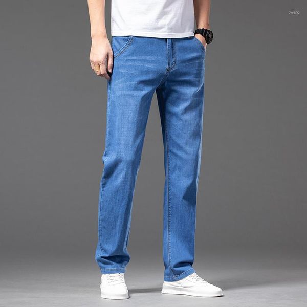 Jeans da uomo Plus Size 40 42 44 46 Thin Light Blue Straight Primavera / Estate Classic Business Fashion Denim Stretch Pants Marca maschile