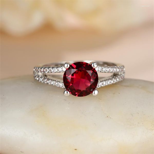 Vendita di perdite di fedi nuziali !!! Vintage Rose Red Stone Round For Women Bands Silver Color Luxury Zircon Anello di fidanzamento Gioielli