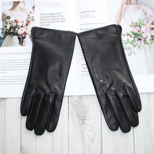 Luvas Five Fingers Novas luvas femininas de pele de carneiro couro sem forro fino forro de seda placa reta luvas de condução ao ar livre primavera e outono L230804