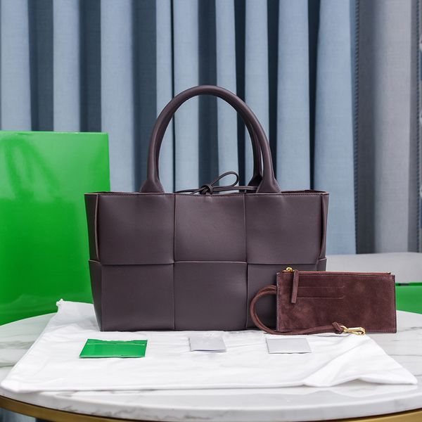 Kleine Arco-Einkaufstasche für Damen, 2023, neue Designer-Tasche, schwarz-braune Lammfell-Lederhandtasche, hochwertige Outdoor-Einkaufstasche, großer Platz