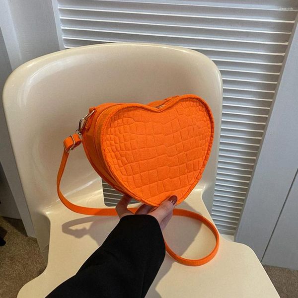 Borse da sera Piccola borsa da donna Fashion Luxury Design Borsa a forma di cuore per donna Messenger a spalla da donna in feltro tinta unita 2023 Trend