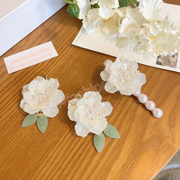 Grampos de cabelo femininos elegantes com flores de plástico branco imitação de flores pérolas grampos de cabelo presilhas cocar acessórios para o cabelo