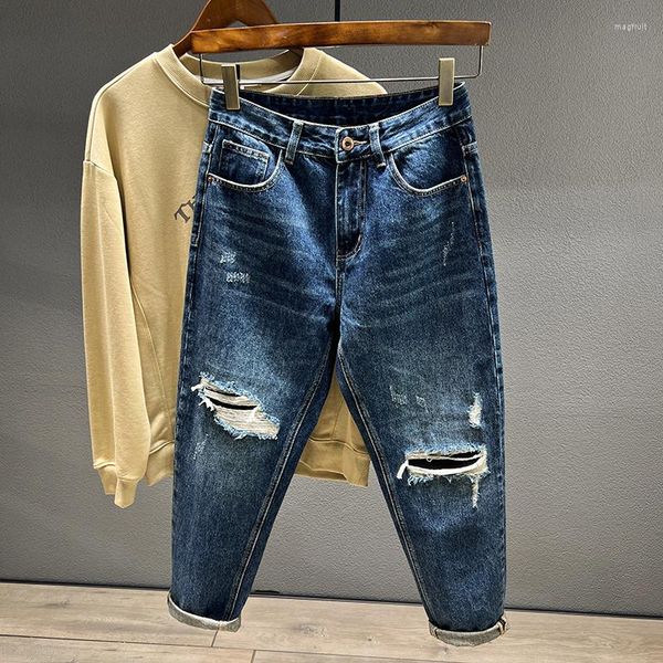 Jeans da uomo 2023 Spring Strappato Foro Casual Retro Baggy Fashion Bave Distressed Tapered Denim Pantaloni Uomo Streetwear