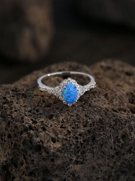 2023 Retro europeo e americano S925 Sterling Silver Temperamento di alta qualità Nuovo anello ovale con zircone opale blu per le donne