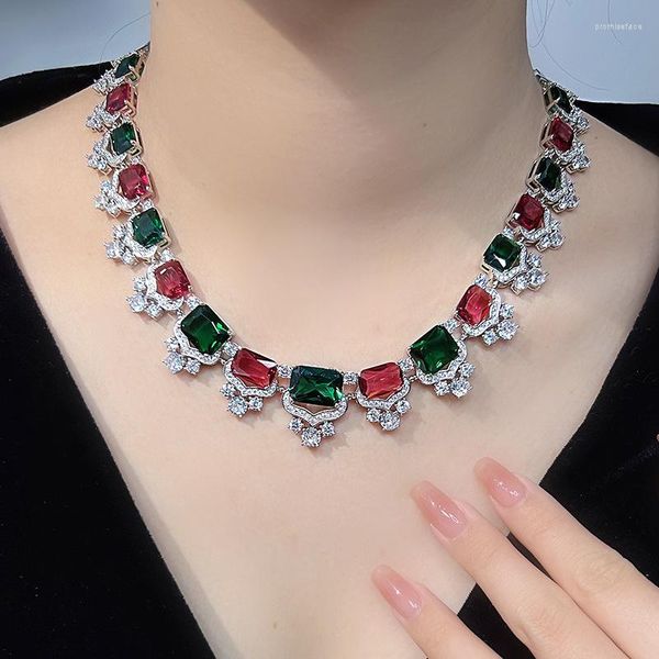 Collane con ciondolo Collezione di design Collana in stile Donna Lady Inlay Rosso Verde Quadrato Zircone cubico Catena color argento Gioielli di fascia alta