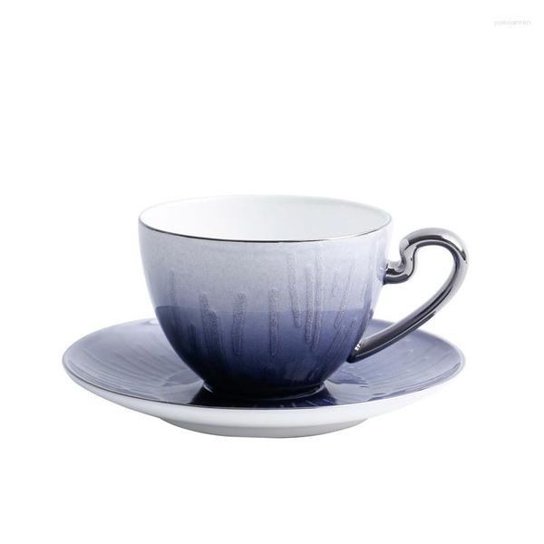 Tassen Untertassen Britisches hochwertiges schrittweises Knochenporzellan Haushaltskaffeetasse Teller Delicate Afternoon Tea Set Löffel Persönlichkeit Geschenkbox