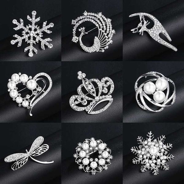 Spille Spille Vintage Fiocco di neve Corona Spille Strass Fiore Libellula Spilla per regalo di Natale femminile per le donne HKD230807