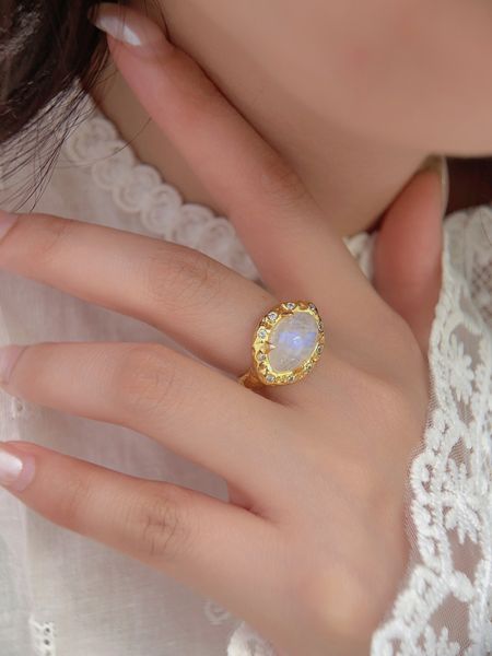 2023 Novo anel feminino micro embutido europeu e americano em forma de ovo com incorporação de diamante de sentido avançado para roupas de mão elegantes