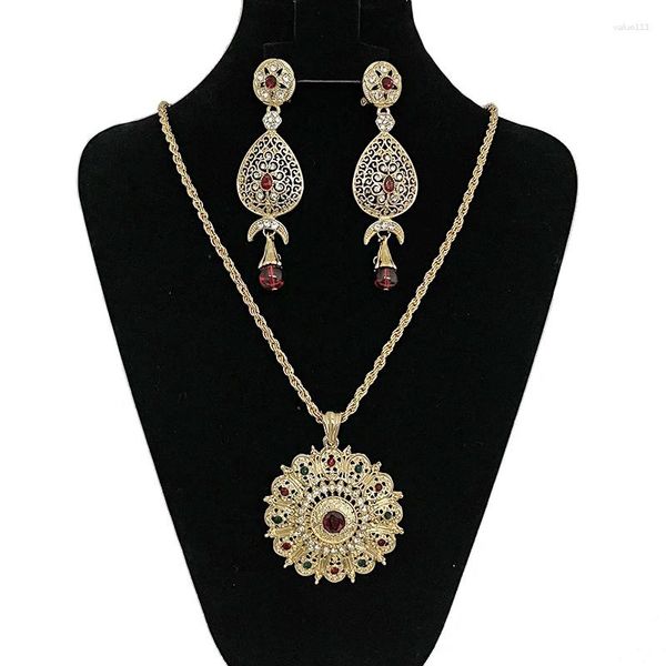 Collane con ciondolo Set di collana placcata in oro per pendenti con strass rossi verdi da sposa Orecchini a goccia d'acqua Marocco Gioielli da sposa arabi da donna