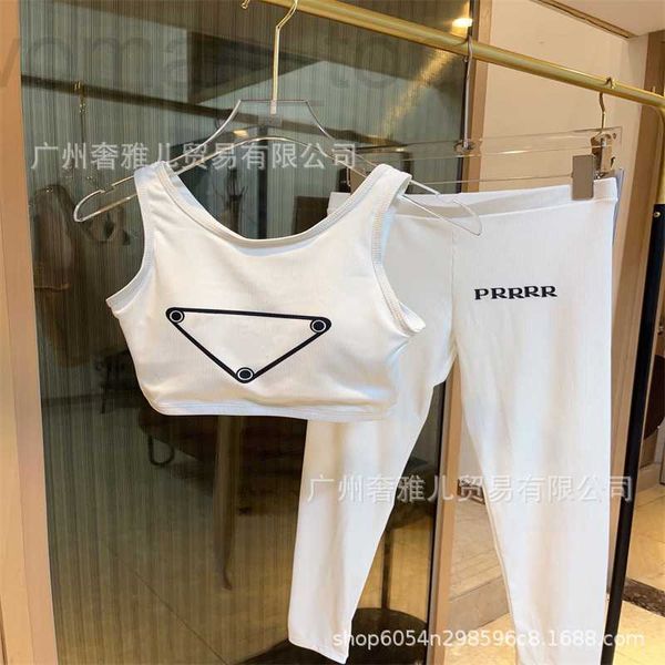 Damen -Trailsuits Designer P Family's New Plastic Taille Tank Top mit Brustpolstern, 0 Yoga -Anzug, Sportverpackung, schlanker Passform, Hüftlift und Leggings 0 mwg
