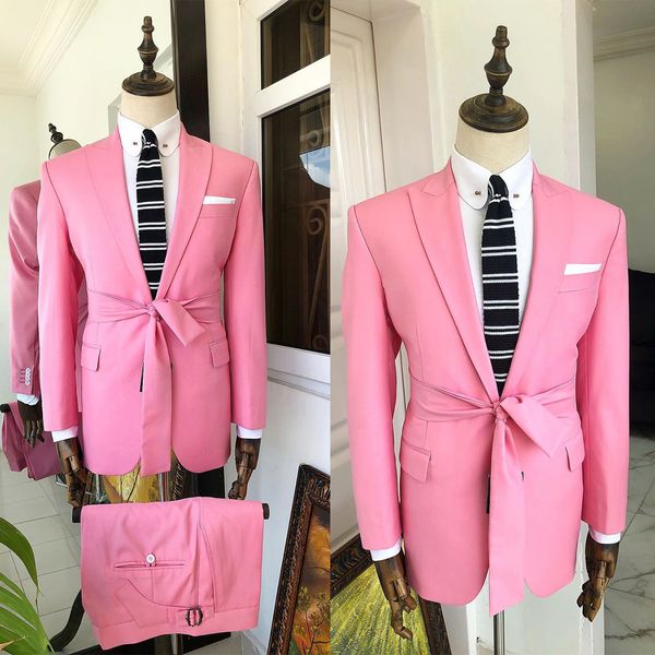 Smoking Rosa Ternos 2 Peças Masculino Casamento Noivo Vestir Casaco De Lapela Repicado Cinto Jaqueta Para Festa Noturna Masculina Baile De Formatura Blazer Com Calças