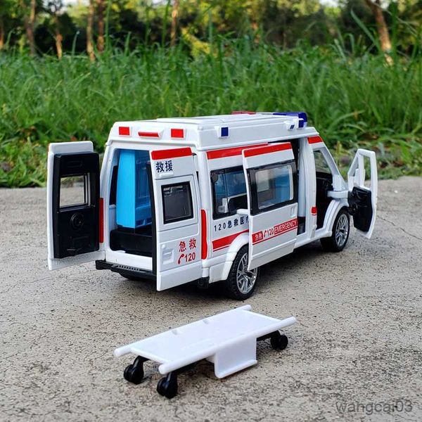 Diecast Model Cars 32 Modello di auto ambulanza Giocattolo in metallo pressofuso Camion dei pompieri Collezione di modelli di auto Suono e simulazione di luci Giocattolo per bambini Regalo R230807